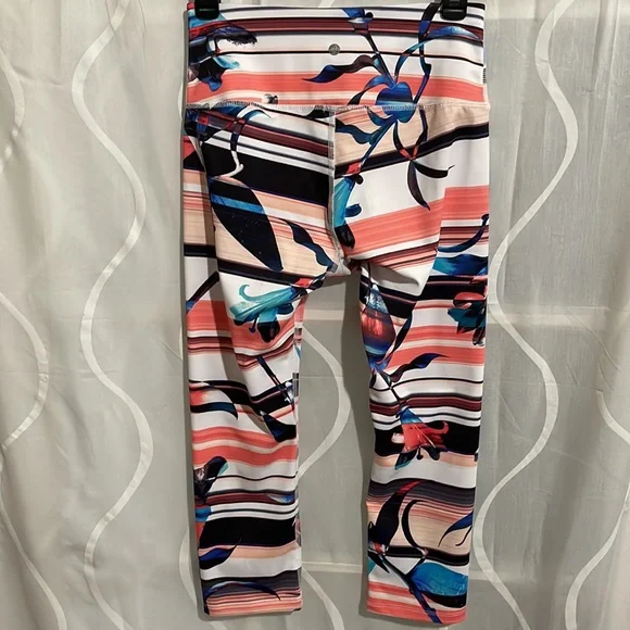 Apana Workout Leggings, Size Small - Picture 3 of 5